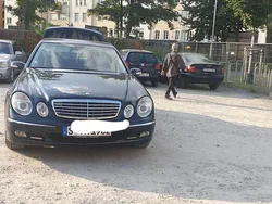 Schwarz Gebraucht 2004 Mercedes E280 Avantgarde Limousine | 2.350 €