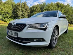 Weiß Gebraucht 2016 Skoda Superb Kombi | 12.290 € (Fairer Preis)