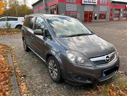 Grau Gebraucht 2010 Opel Zafira Van / Kleinbus | 2.650 € (Fairer Preis)
