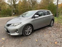 Grau Gebraucht 2013 Toyota Auris Kleinwagen | 11.750 € (Fairer Preis)