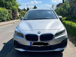 Grau Gebraucht 2018 BMW 220 Sport Line Van / Kleinbus | 16.000 € (Fairer Preis)