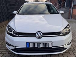 Weiß Gebraucht 2020 VW Golf VII Highline Kombi | 20.000 € (Fairer Preis)