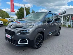 Grau Gebraucht 2023 Citroën Berlingo Shine Van / Kleinbus | 27.490 € (Etwas zu teuer)