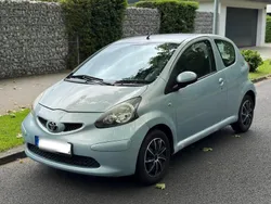 Blau Gebraucht 2005 Toyota Aygo Kleinwagen | 2.200 € (Fairer Preis)