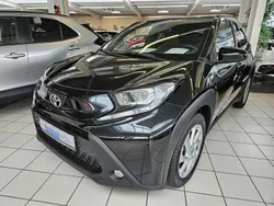Mysticschwarz mica Neu 2024 Toyota Aygo X-play Kleinwagen | 17.490 €