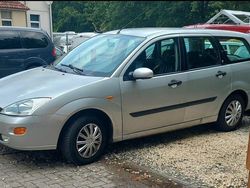 Silber Gebraucht 1999 Ford Focus Ghia Kombi | 500 € (Guter Preis)