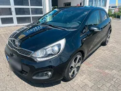 Schwarz Gebraucht 2014 Kia Rio Platinum Kleinwagen | 5.900 € (Etwas zu teuer)