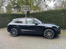 Schwarz Gebraucht 2023 Porsche Macan Turbo SUV | 53.500 €