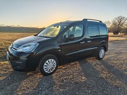 Schwarz Gebraucht 2016 Citroën Berlingo SELECTION Van / Kleinbus | 10.500 € (Teuer)
