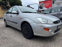 Silber Gebraucht 1999 Ford Focus Ghia Limousine | 995 € (Guter Preis)