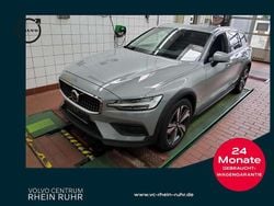 Grau vapour grey / metallic Gebraucht 2023 Volvo V60 CC Plus Kombi | 36.990 € (Guter Preis)