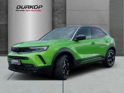 Matcha green/ikone gruen Gebraucht 2024 Opel Mokka Ultimate SUV | 20.460 € (Superpreis)
