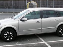 Beige metallic Gebraucht 2009 Opel Astra Kombi | 9.500 €