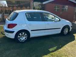 Weiß Gebraucht 2004 Peugeot 307 Filou Limousine | 3.300 € (Etwas zu teuer)