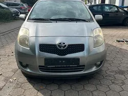 Grau Gebraucht 2007 Toyota Yaris Kleinwagen | 2.999 € (Fairer Preis)