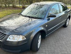 Grau Gebraucht 2002 VW Passat Comfortline Limousine | 2.000 € (Fairer Preis)