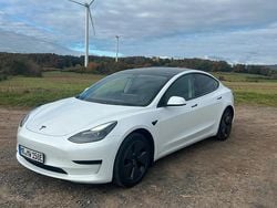 Weiß Gebraucht 2022 Tesla Model 3 Standard Range Plus Limousine | 26.000 € (Guter Preis)