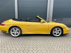 Gelb Gebraucht 2004 Porsche 911 Carrera 4S Cabriolet Cabrio | 42.700 € (Fairer Preis)