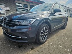 Delfingrau metallic Gebraucht 2023 VW Tiguan Life SUV | 22.990 € (Fairer Preis)