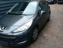 Grau Gebraucht 2010 Peugeot 207 Kleinwagen | 1.800 €