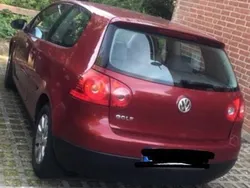 Rot Gebraucht 2001 VW Golf IV Kleinwagen | 6.000 €