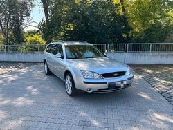 Silber Gebraucht 2002 Ford Mondeo Ghia Kombi | 1.700 € (Teuer)