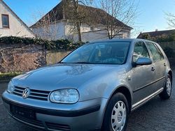 Grau Gebraucht 2002 VW Golf Limousine | 3.200 € (Etwas zu teuer)
