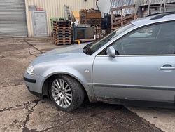 Blau Gebraucht 2003 VW Passat Kombi | 2.800 € (Etwas zu teuer)