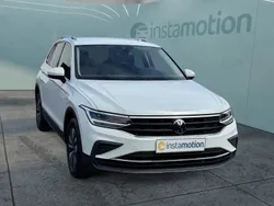 Weiß Gebraucht 2024 VW Tiguan Move SUV | 36.050 € (Fairer Preis)