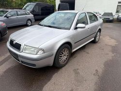 Silber Gebraucht 2001 Skoda Octavia Limousine | 499 € (Guter Preis)