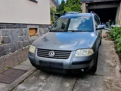 Grau Gebraucht 2002 VW Passat Kombi | 999 € (Guter Preis)