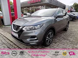 Grau Gebraucht 2021 Nissan Qashqai Zama SUV | 18.640 € (Fairer Preis)