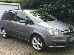 Silber Gebraucht 2005 Opel Zafira Edition Van / Kleinbus | 1.950 € (Etwas zu teuer)