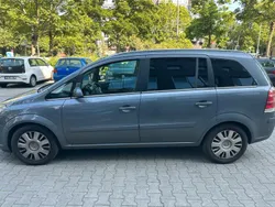 Grau Gebraucht 2007 Opel Zafira Van / Kleinbus | 1.990 € (Fairer Preis)