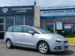Grau Gebraucht 2011 Peugeot 5008 Premium Van / Kleinbus | 6.999 € (Teuer)
