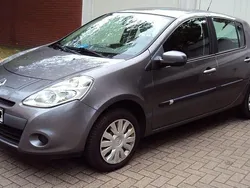 Grau Gebraucht 2011 Renault Clio III Limousine | 3.999 € (Fairer Preis)