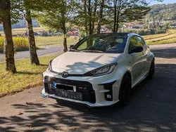 Weiß Gebraucht 2024 Toyota Yaris Edition Limousine | 37.900 € (Fairer Preis)