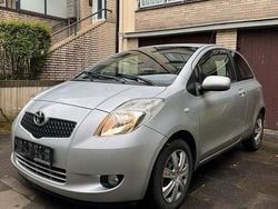Grau Gebraucht 2008 Toyota Yaris Kleinwagen | 2.399 € (Guter Preis)