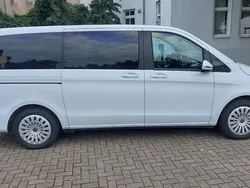 Weiß Gebraucht 2020 Mercedes V220 Van / Kleinbus | 36.490 € (Guter Preis)
