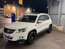 Weiß Gebraucht 2010 VW Tiguan R-line SUV | 10.600 € (Etwas zu teuer)