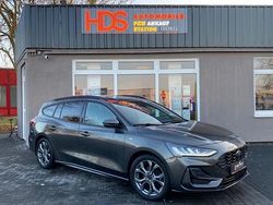Grau Gebraucht 2022 Ford Focus ST-Line Kombi | 13.990 € (Teuer)