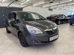 Grau Gebraucht 2011 Opel Meriva Design Edition Van / Kleinbus | 2.990 € (Guter Preis)