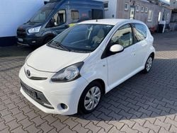 Weiß Gebraucht 2014 Toyota Aygo Cool Kleinwagen | 3.450 € (Superpreis)