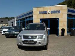 Silber Gebraucht 2011 Suzuki Grand Vitara SUV | 6.990 € (Etwas zu teuer)