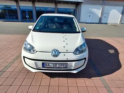 Weiß Gebraucht 2016 VW up! Move Kleinwagen | 4.600 € (Guter Preis)