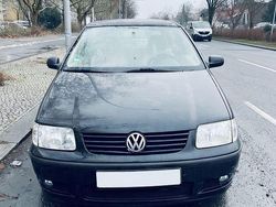 Schwarz Gebraucht 2000 VW Polo Basis Limousine | 2.000 € (Fairer Preis)