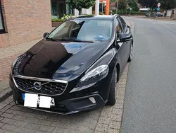 Schwarz Gebraucht 2014 Volvo V40 CC Summum Kombi | 13.000 € (Fairer Preis)