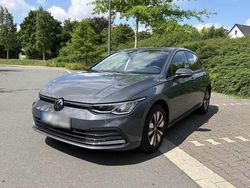 Grau Gebraucht 2024 VW Golf Limousine | 25.900 € (Guter Preis)