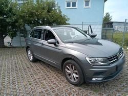 Grau Gebraucht 2017 VW Tiguan Comfortline SUV | 20.202 € (Fairer Preis)