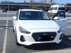 Weiß Gebraucht 2017 Hyundai i30 Premium Kleinwagen | 15.000 € (Fairer Preis)